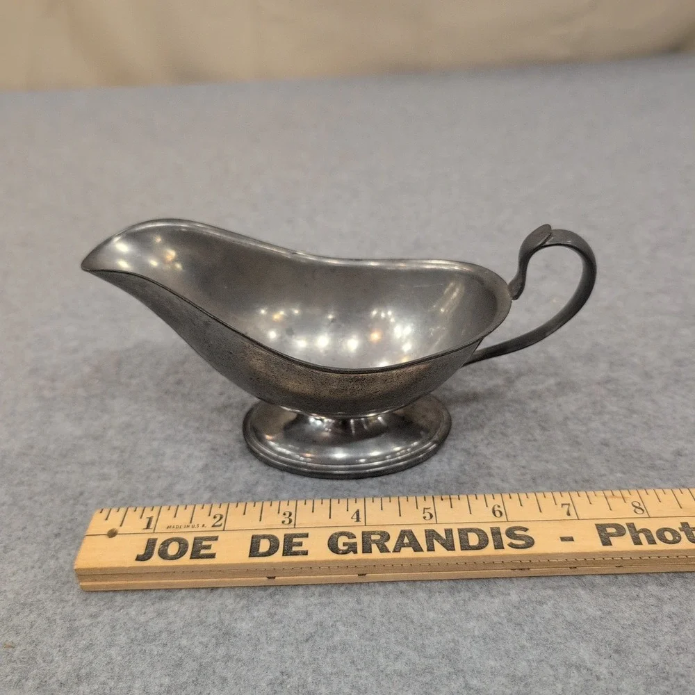 Crescent Pewter Gravy Boat Traditional Pedestal Base Sauce Server Silver Tone - Picture 3 of 7